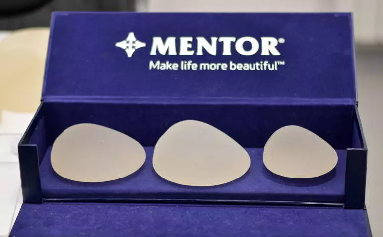 Implanturi anatomice cu suprafata texturata de la Mentor